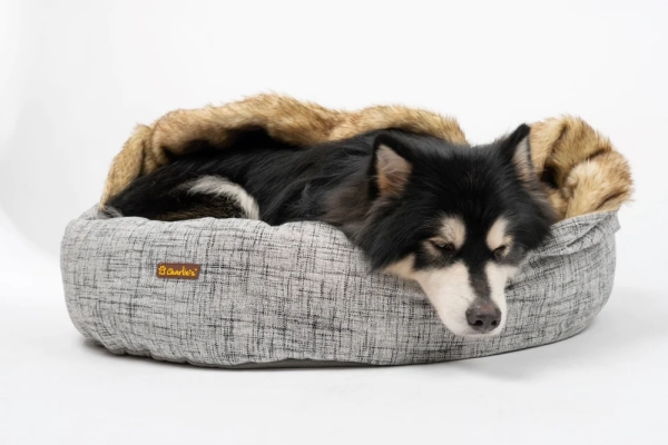 Charlie's - Snookie Hooded Pet Bed - Faux Wolf Fur & Linen - Light Grey - Image 4